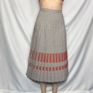 NWT Tricot Chic Houndstooth Pleated Skirt